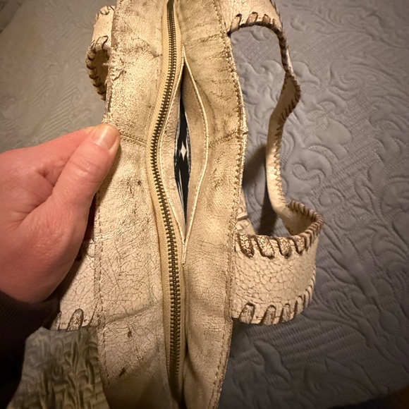 Latico, Cream Color Crackly Distressed Leather Purse/Small Tote in great cond. - Picture 6 of 12